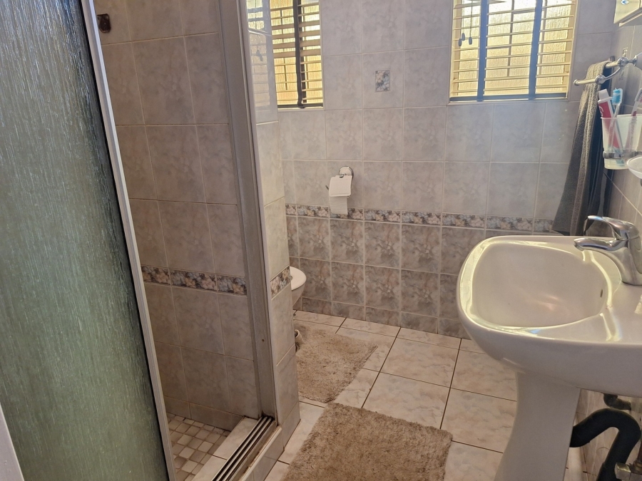 5 Bedroom Property for Sale in Mohadin North West